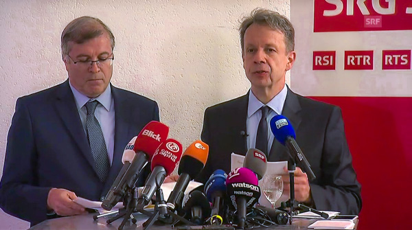 SRG-Generaldirektor Gilles Marchand (rechts) auf einer Medienkonferenz nach der No-Billag-Abstimmung | Bildschirmfoto: SRF
